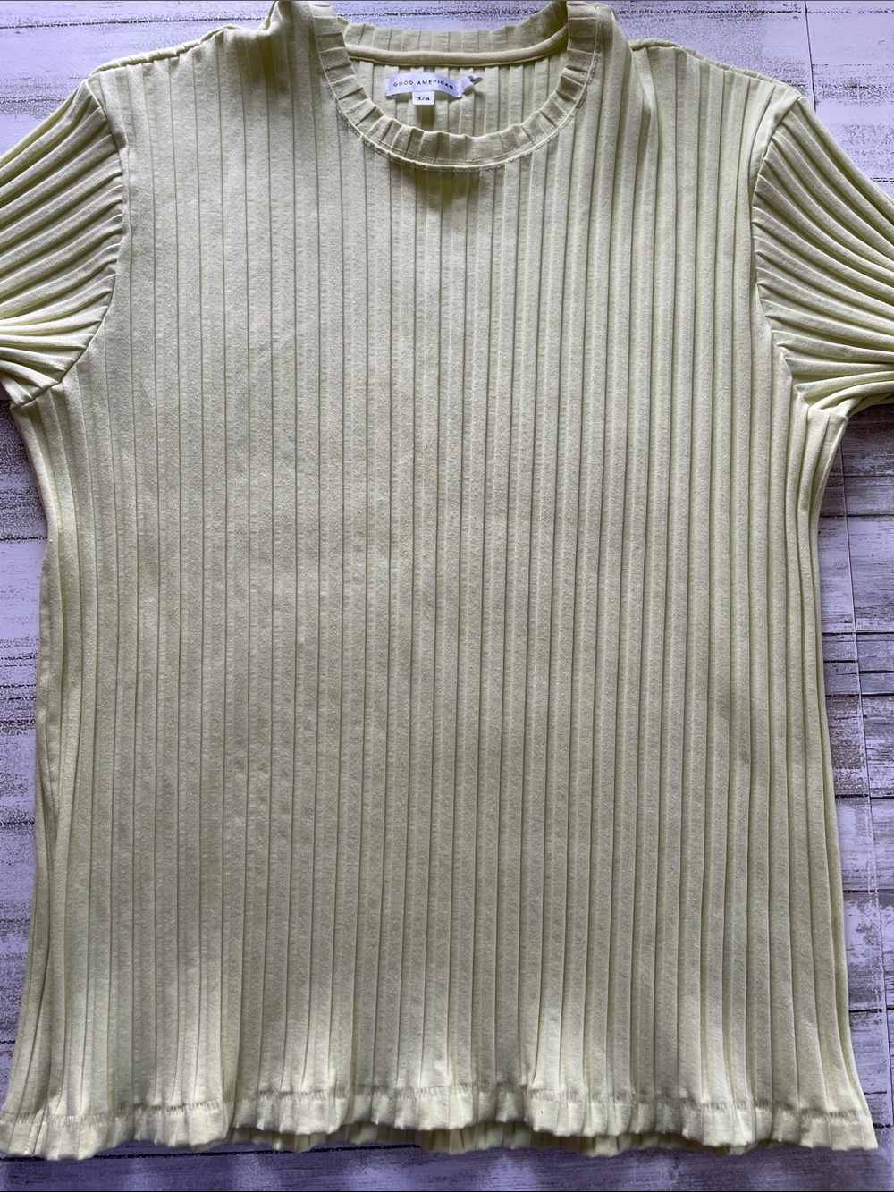 Good American Ribbed Short Sleeve Tee in Pale Lime Yellow